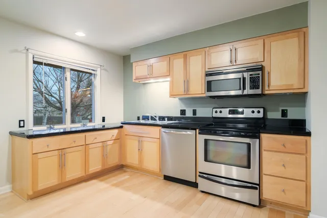 $183,900 | 314 Center Avenue, Unit 3, Sheboygan, WI 53081