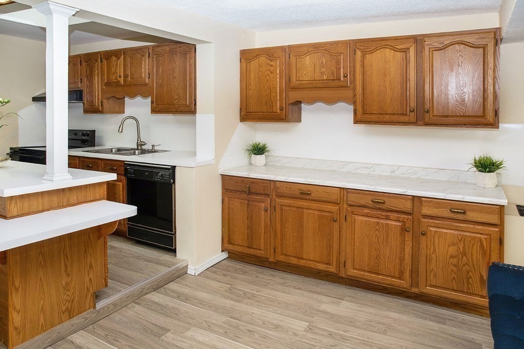 20 Wallace Street Springfield, MA 01119 - Photo 6 of 21 Gallery Image 6