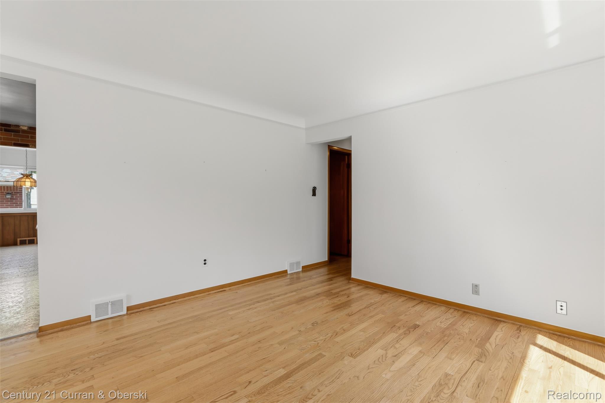 2464 Cornell Street Dearborn, MI 48124 - Photo 4 of 38