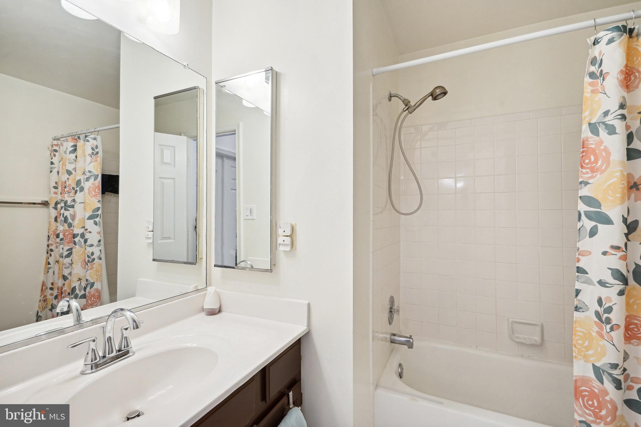 9603 Minstead Court Burke, VA 22015 - Photo 20 of 31 Hall Bathroom