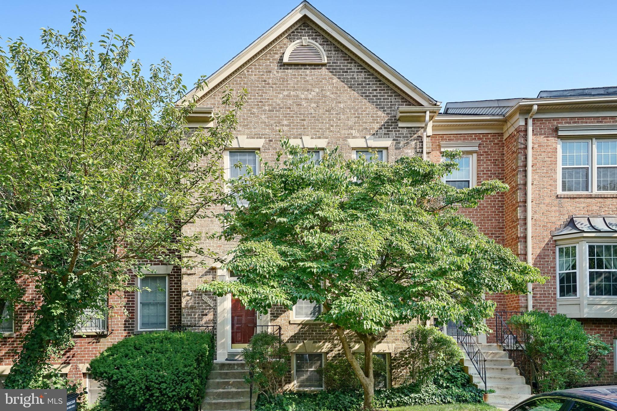 9603 Minstead Court Burke, VA 22015 - Photo 3 of 31 Exterior Front