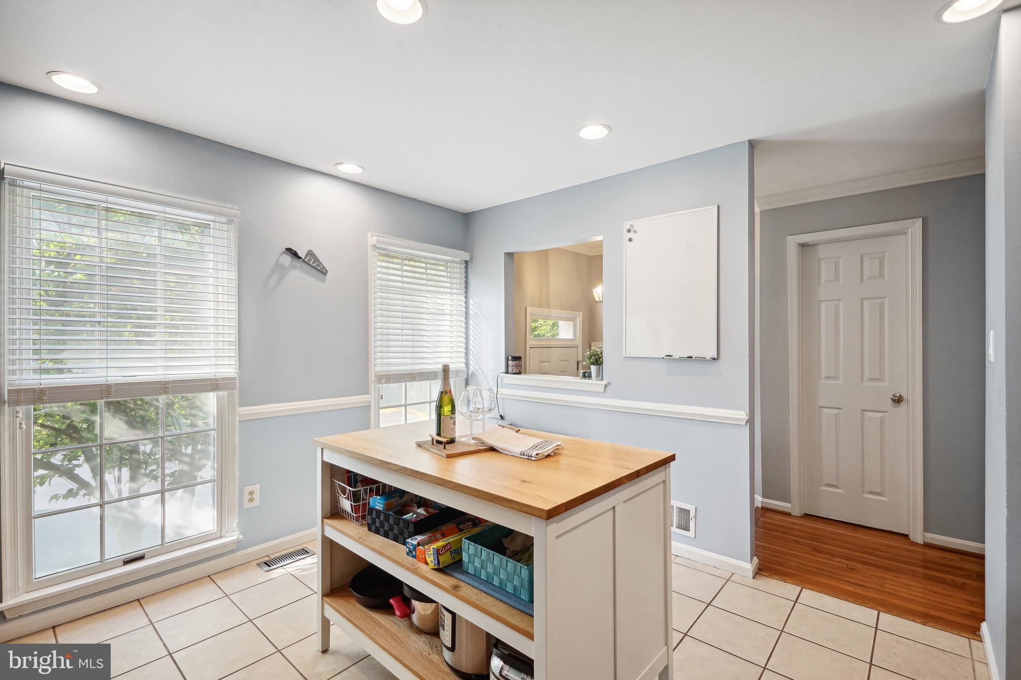 9603 Minstead Court Burke, VA 22015 - Photo 5 of 31 Kitchen Island