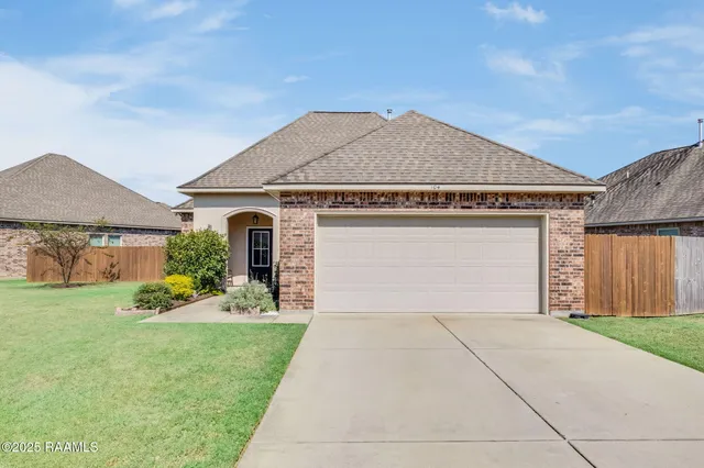 $280,000 | 104 Gray Birch Loop, Youngsville, LA 70592