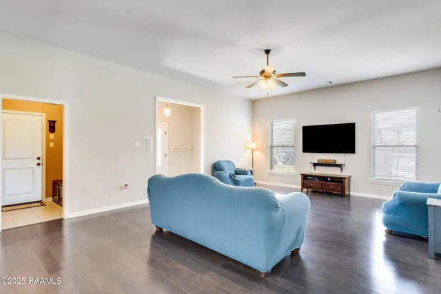 $280,000 | 104 Gray Birch Loop, Youngsville, LA 70592