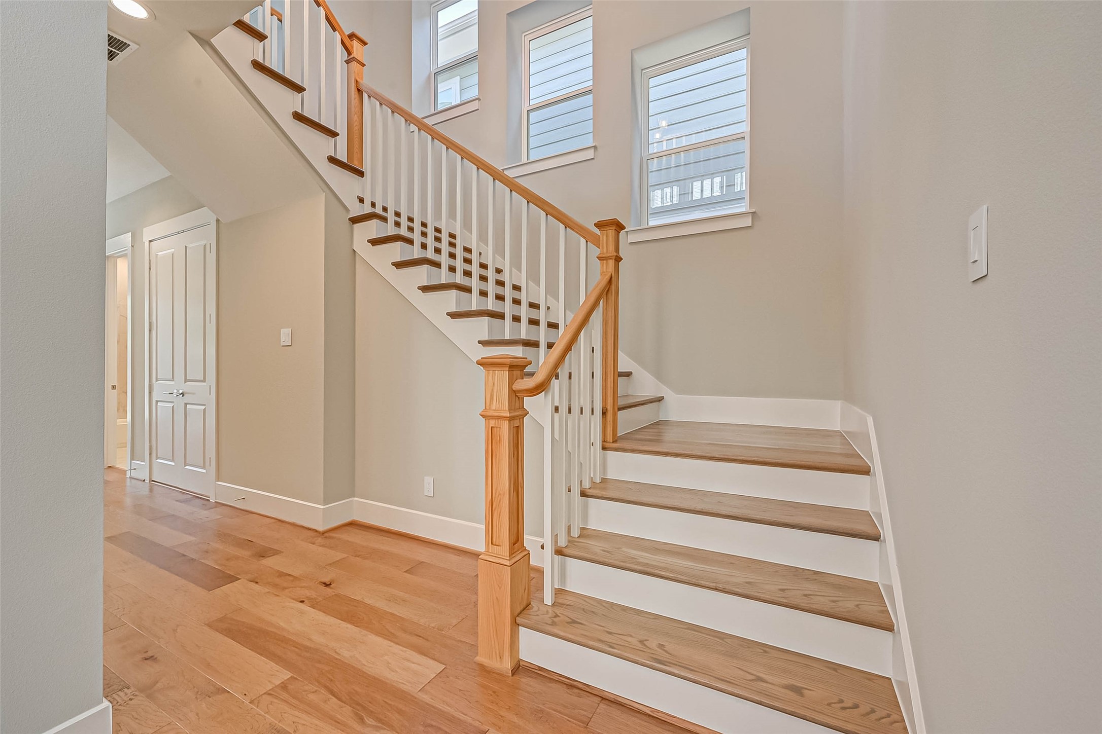 67 Thorpe Lane Spring, TX 77389 - Photo 9 of 27 a view of entryway