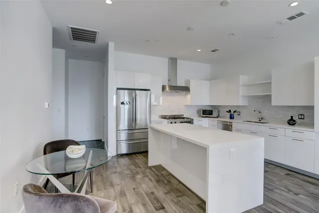 $3,200 | 1211 Caroline Street, Unit 1001, Houston, TX 77002