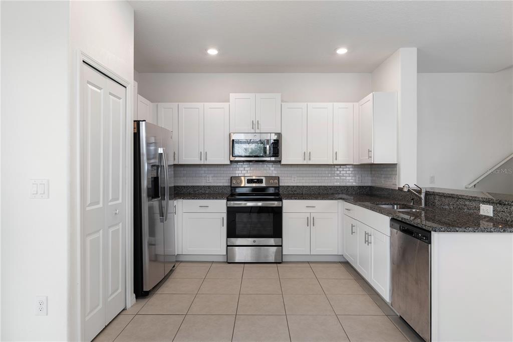 5199 Forum Boulevard Holiday, FL 34690 - Photo 9 of 40