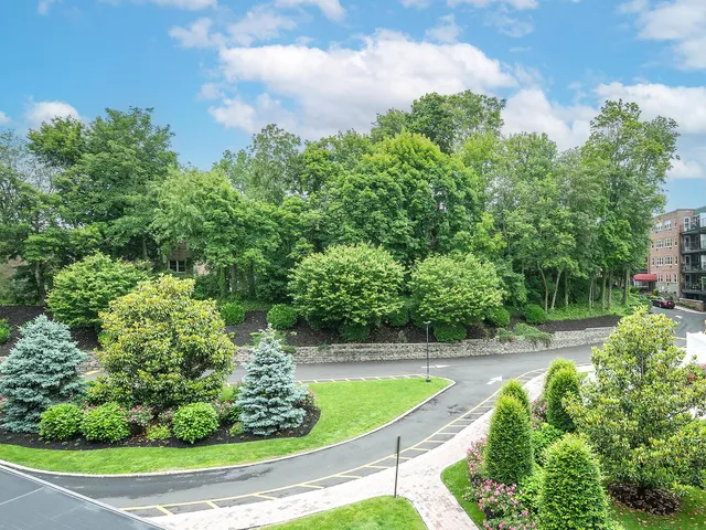 $299,000 | 32 Pearsall Avenue, Unit 3A, Glen Cove, NY 11542