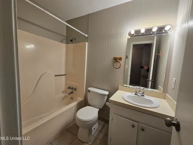 $1,250 | 15251 Parkwood Drive North, Unit B, Gulfport, MS 39503