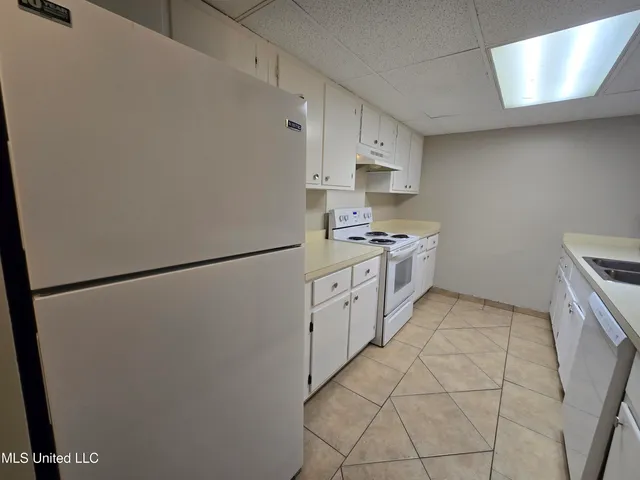 $1,250 | 15251 Parkwood Drive North, Unit B, Gulfport, MS 39503