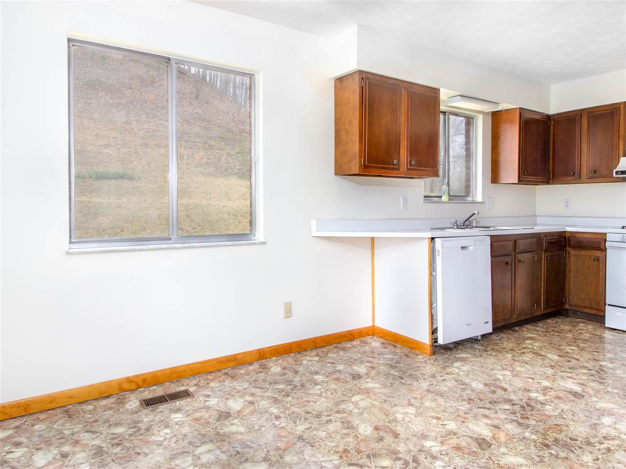 4650 Bowen Ridge Road Huntington, WV 25701 - Photo 6 of 29 Gallery Image 6