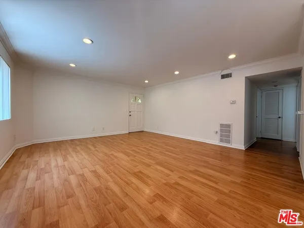 $2,950 | 330 Cameron Place, Unit 1, Glendale, CA 91207