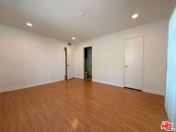 $2,950 | 330 Cameron Place, Unit 1, Glendale, CA 91207