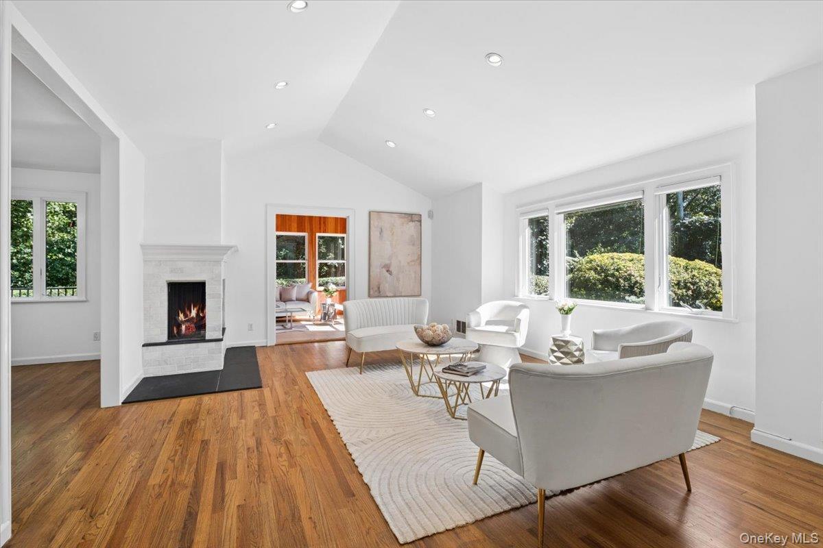268 Broadfield Road New Rochelle, NY 10804 - Photo 3 of 23 Gallery Image 3