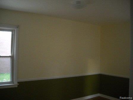 29363 Utica Road Roseville, MI 48066 - Photo 7 of 11 DSCN9583