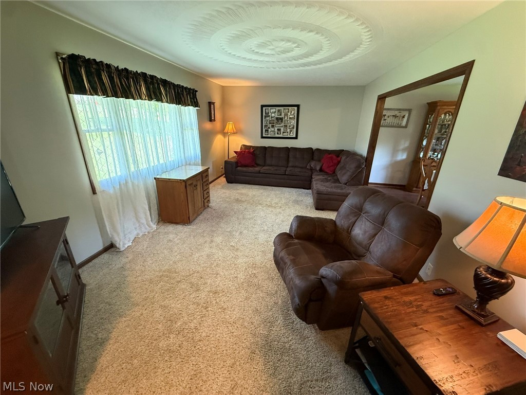 2462 York View Road Southwest New Philadelphia, OH 44663 - Photo 4 of 50