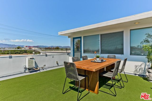 $1,605,000 | 1814 12th Street, Unit 4, Santa Monica, CA 90404