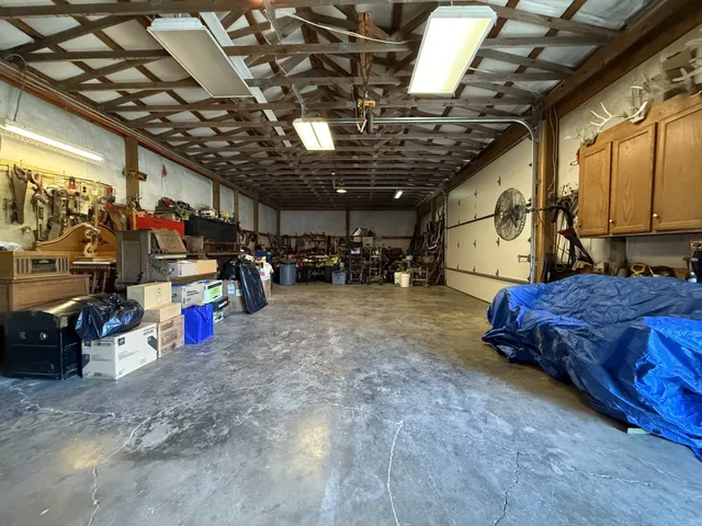a view of an entryway with a livingroom