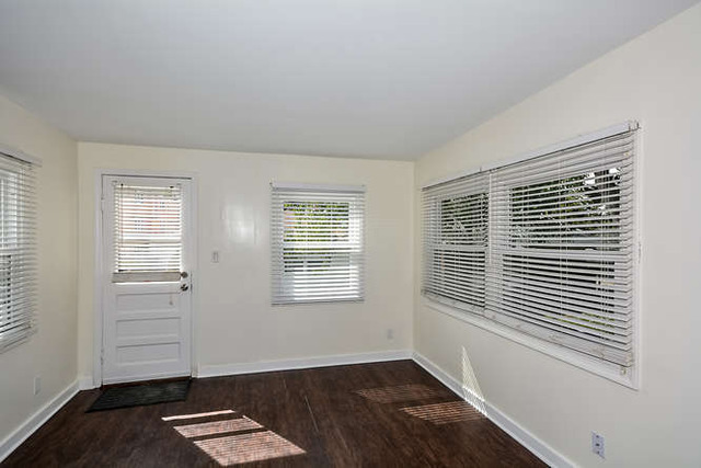 2140 Dobson Street Evanston, IL 60202 - Photo 10 of 17