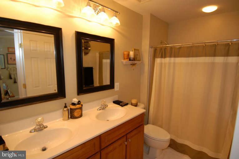 24778 Prairie Grass Drive Stone Ridge, VA 20105 - Photo 16 of 24 Bath
