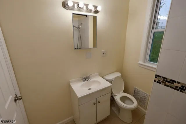 $2,100 | 484 South 16th Street, Unit 1, Newark, NJ 07103