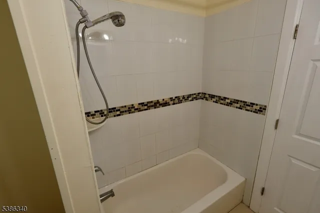 $2,100 | 484 South 16th Street, Unit 1, Newark, NJ 07103