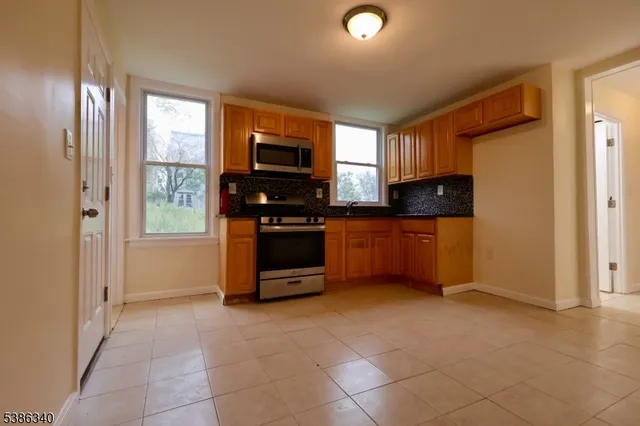 $2,100 | 484 South 16th Street, Unit 1, Newark, NJ 07103