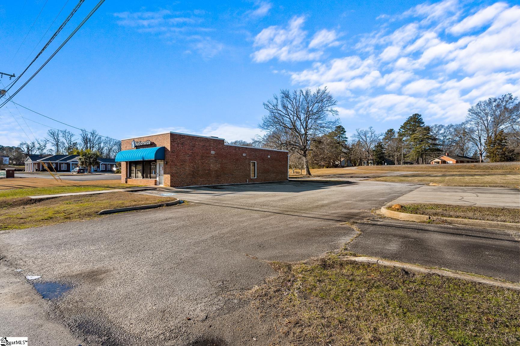 713 Anderson Street Belton, SC 29627 - Photo 3 of 43