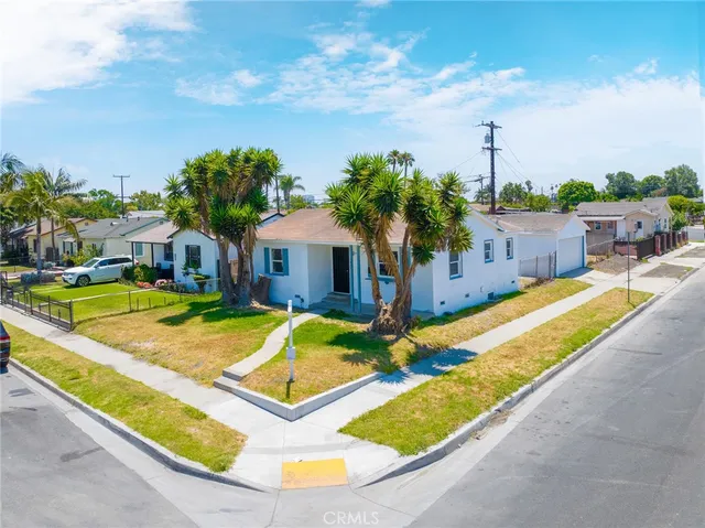 a view of a house with swimming pool and sitting area