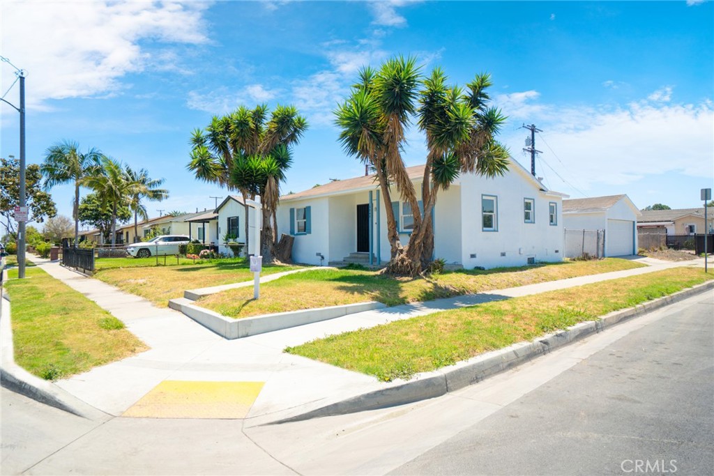 1242 West 134th Street Compton, CA 90222 - Photo 12 of 13 a house view with swimming pool