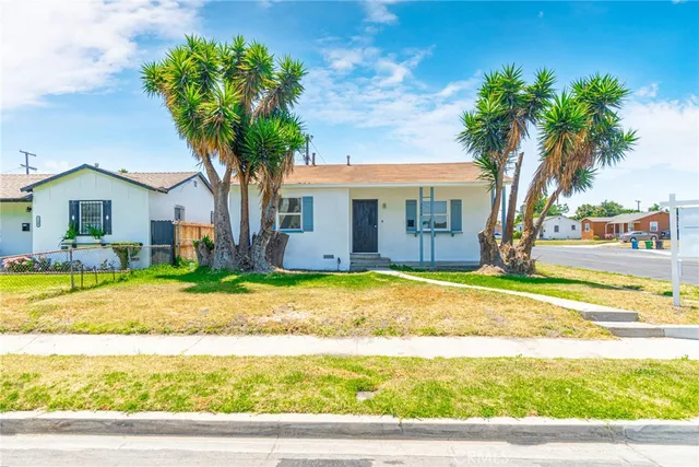 a house view with a outdoor space
