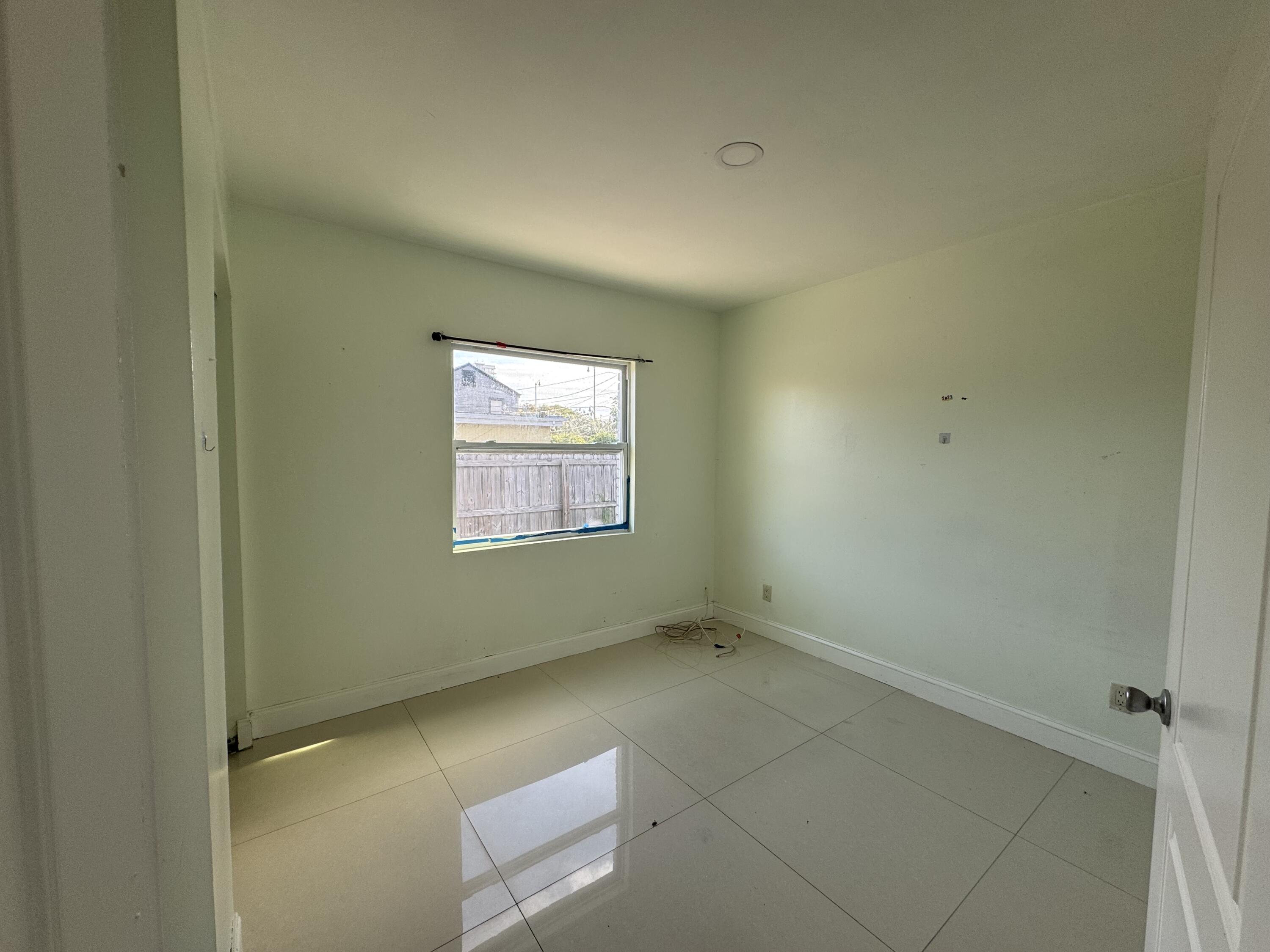 616 49th Street West Palm Beach, FL 33407 - Photo 4 of 9 IMG_0326