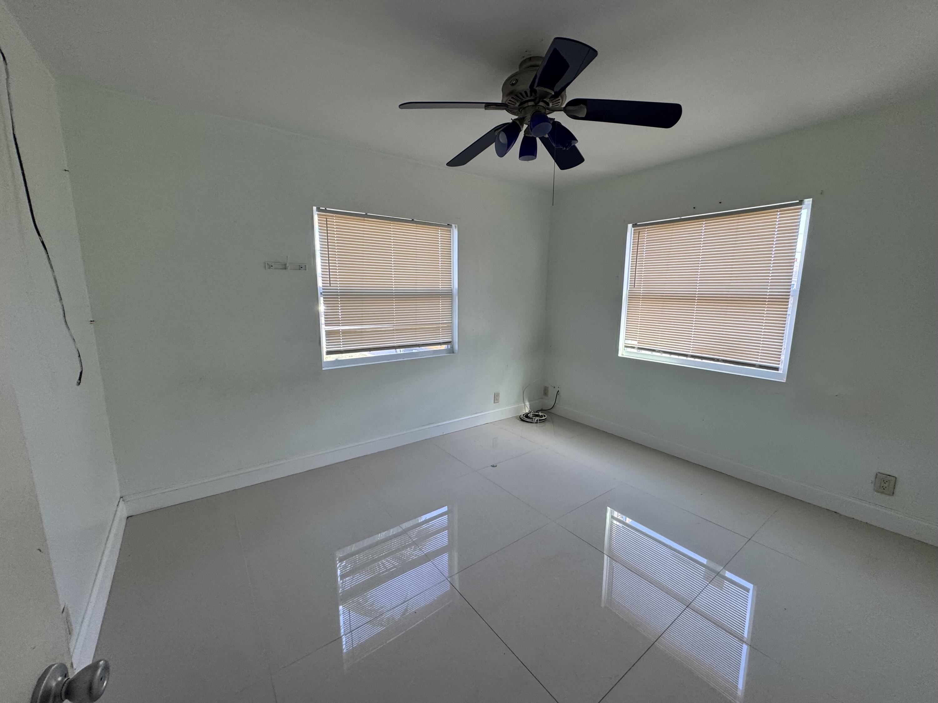 616 49th Street West Palm Beach, FL 33407 - Photo 5 of 9 IMG_0325