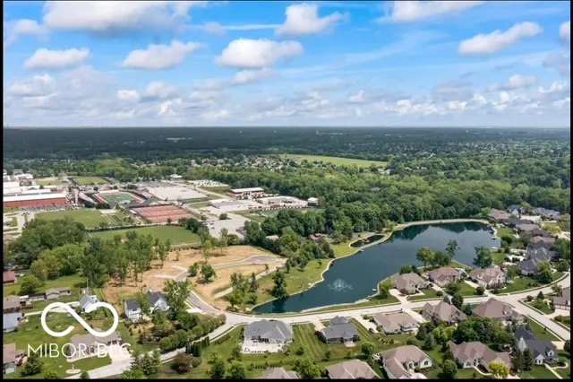 $220,000 | 4867 Lakeview Drive, Greenwood, IN 46143