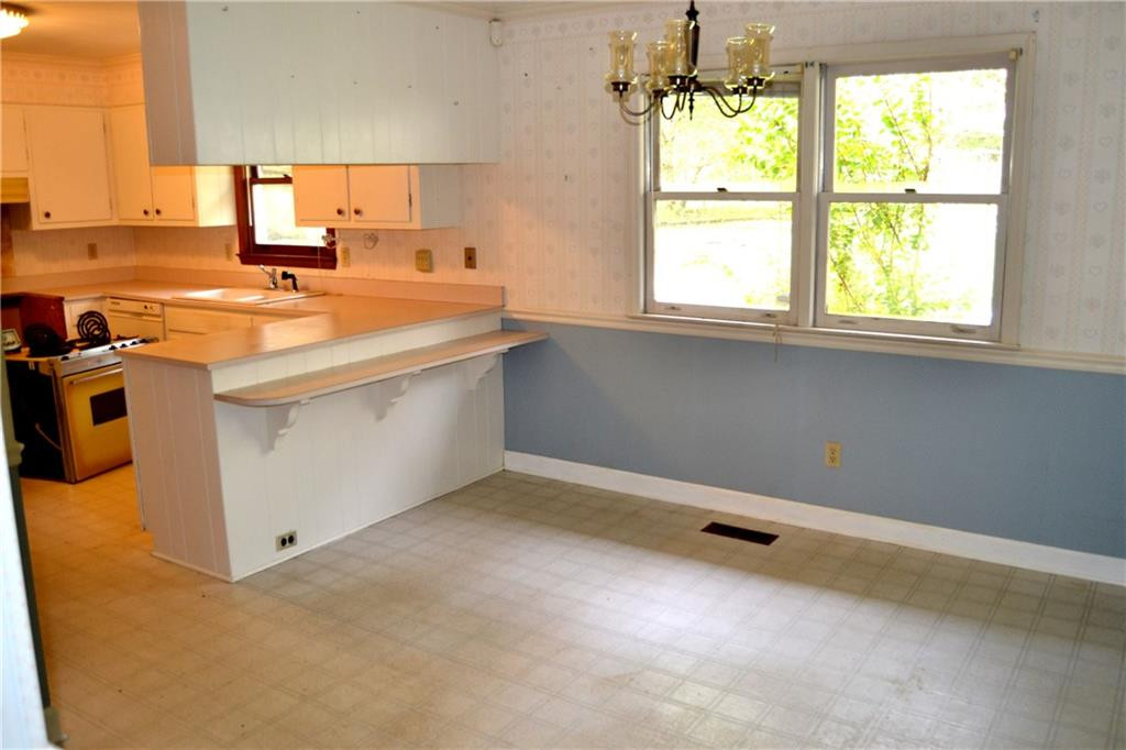 207 Random Lane Burlington, NC 27215 - Photo 3 of 19 Gallery Image 3