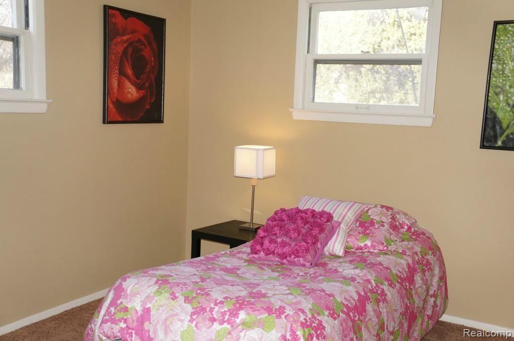 5430 Crescent Road Waterford, MI 48327 - Photo 8 of 10 DSC00357.jpg