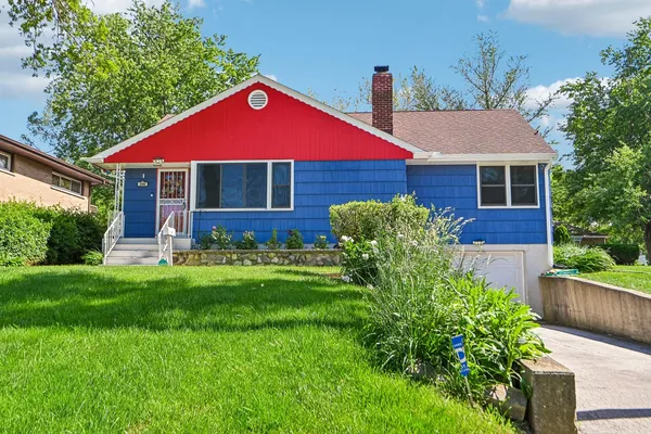 $369,000 | 696 2nd Street, Crete, IL 60417