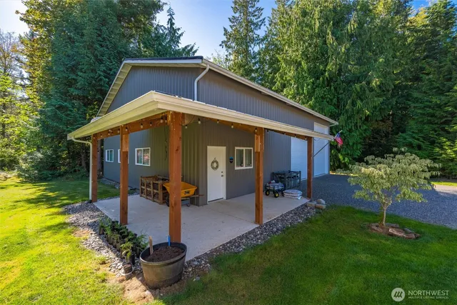 a view of a house with a big yard