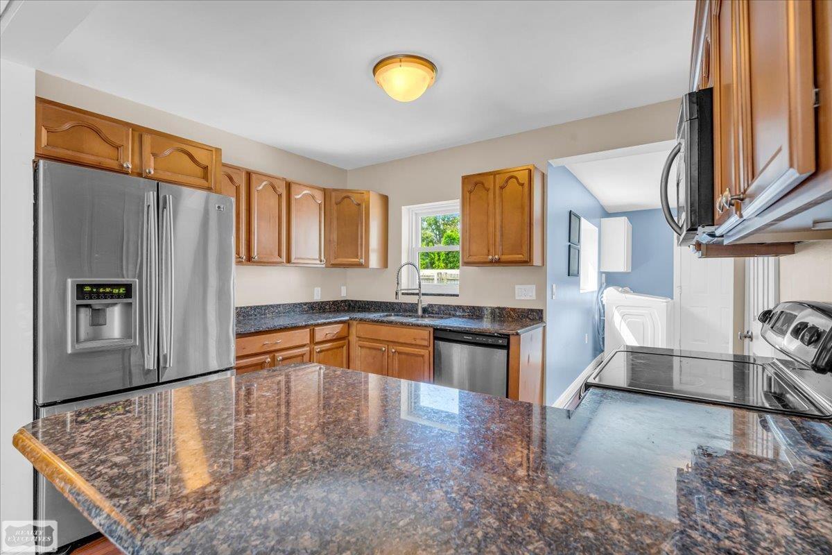 4175 Crocus Road Waterford, MI 48328 - Photo 15 of 33 50152983-778bee1a-e3dd-41cb-87d7-73c150ff3302.JPG
