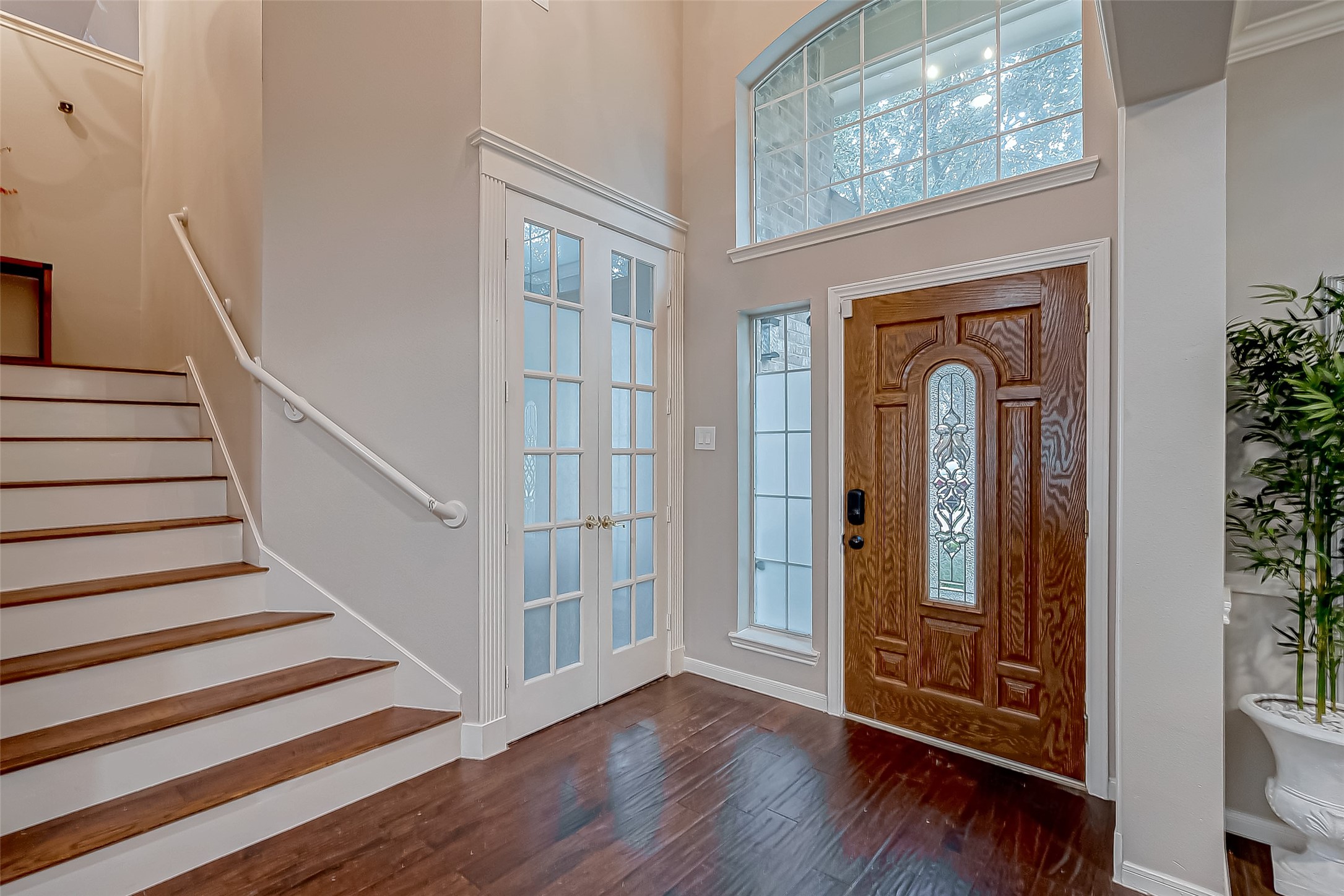 22922 Montclair Park Lane Spring, TX 77373 - Photo 6 of 46 a view of a livingroom with wooden floor and entryway