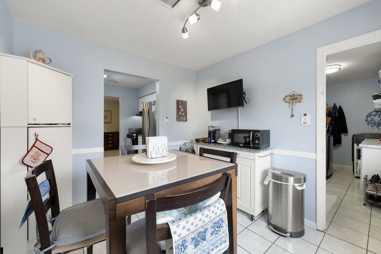 100 Des Plaines Lane Hoffman Estates, IL 60169 - Photo 12 of 36