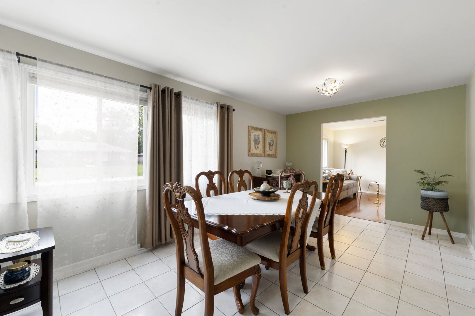 100 Des Plaines Lane Hoffman Estates, IL 60169 - Photo 6 of 36