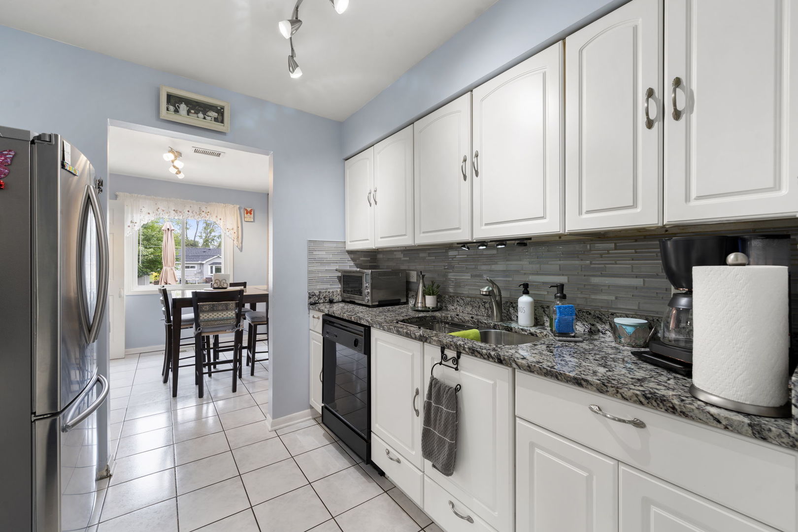 100 Des Plaines Lane Hoffman Estates, IL 60169 - Photo 9 of 36