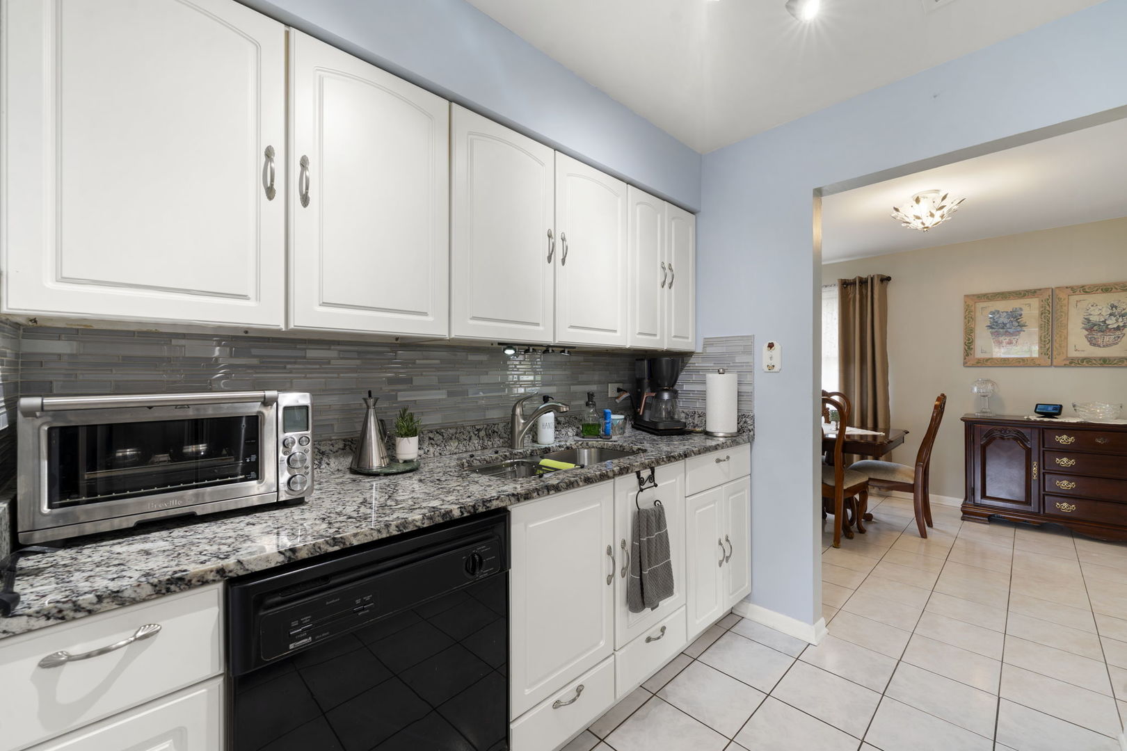 100 Des Plaines Lane Hoffman Estates, IL 60169 - Photo 10 of 36