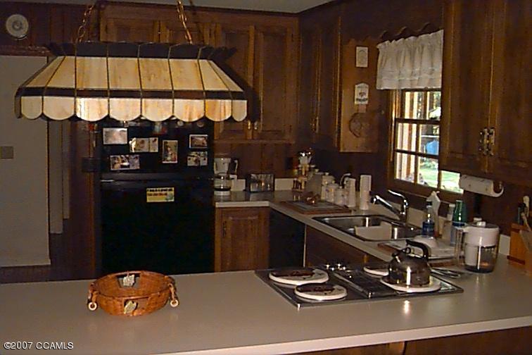 715 Country Club Road Morehead City, NC 28557 - Photo 2 of 7 Kitchen