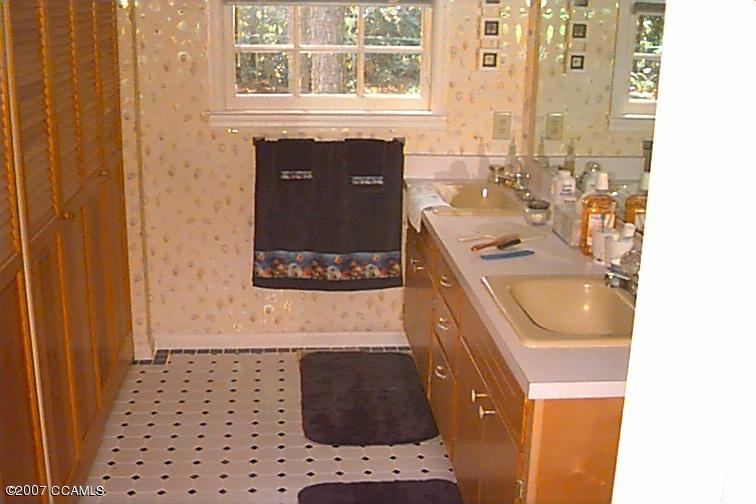 715 Country Club Road Morehead City, NC 28557 - Photo 5 of 7 Bath