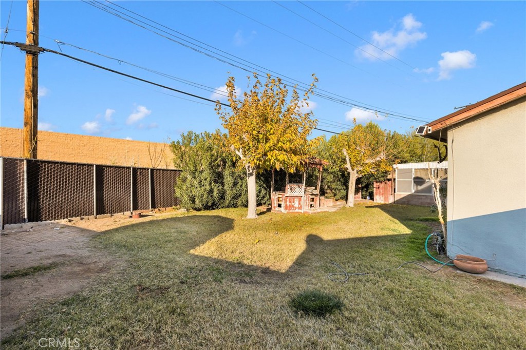 1405 Piute Street Barstow, CA 92311 - Photo 32 of 32 a view of a backyard