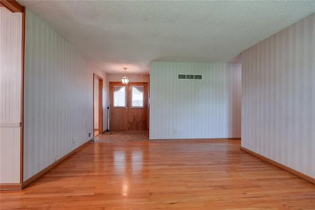 $260,000 | 4722 Hedges Avenue, Kansas City, MO 64133