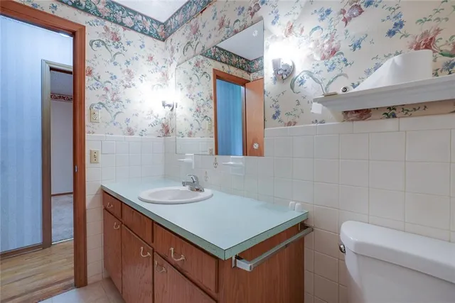 $260,000 | 4722 Hedges Avenue, Kansas City, MO 64133