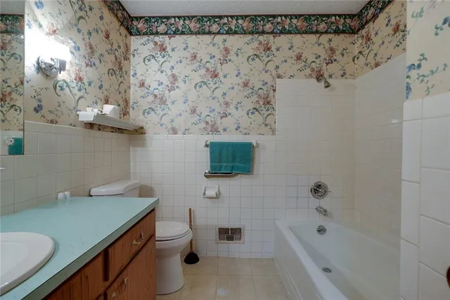 $260,000 | 4722 Hedges Avenue, Kansas City, MO 64133